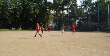 Bolzplatz bei der ev. Jugendfreizeitstätte Gartenstadt Bolzplatz bei der ev. Jugendfreizeitstätte Gartenstadt